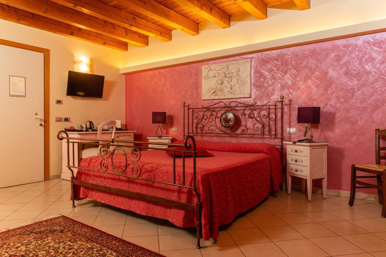 Agriturismo Dei Grippi Сона Екстериор снимка