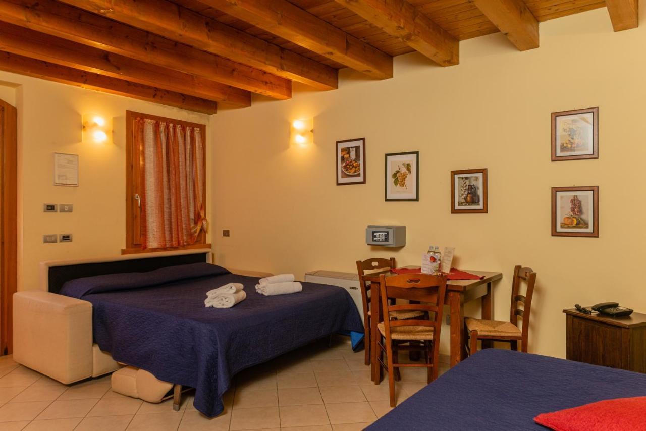 Agriturismo Dei Grippi Сона Екстериор снимка